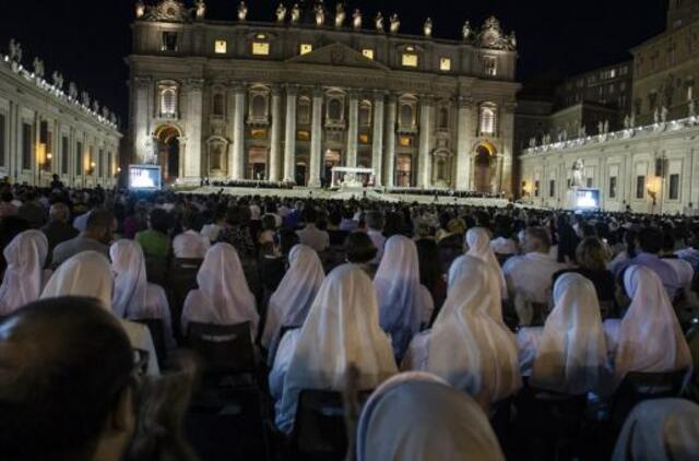 Dešimtys tūkstančių žmonių su popiežiumi meldėsi už taiką Sirijoje