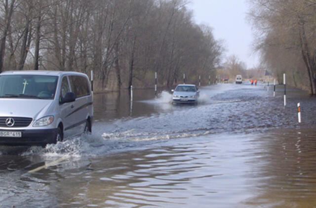Potvynis pamaryje: kelyje į Rusnę pakilo vandens lygis