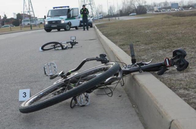 Per avariją Pramonės gatvėje dviratis lūžo per pusę