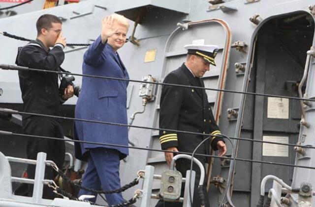 Prezidentė apsilankė JAV karo laive