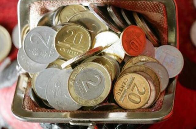 Artėjant euro įvedimui gyventojai stengiasi išleisti monetas