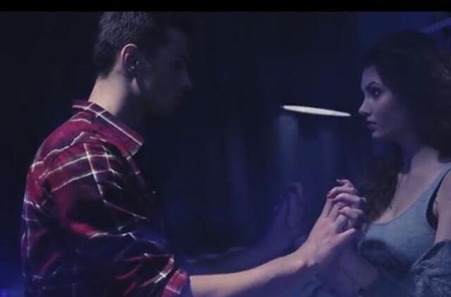 Vaidas Baumila pristato ugningą dainą ir vaizdo klipą "Neverta"