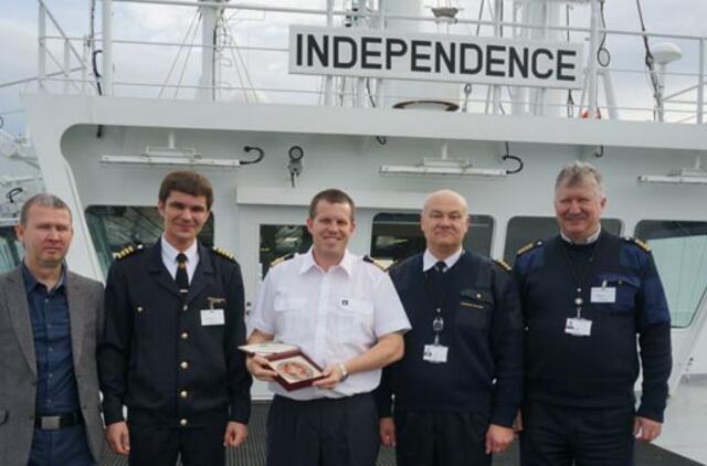 "Independence" kapitonui įteiktas uosto ženklas