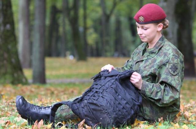 Premjeras: moterys kariuomenėje laukiamos kaip savanorės