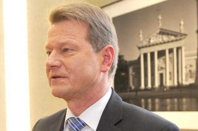 Rolandas Paksas: valstybė turėtų skirti po 6 tūkst. eurų kiekvienam iš emigracijos sugrįžtančiam Lietuvos piliečiui