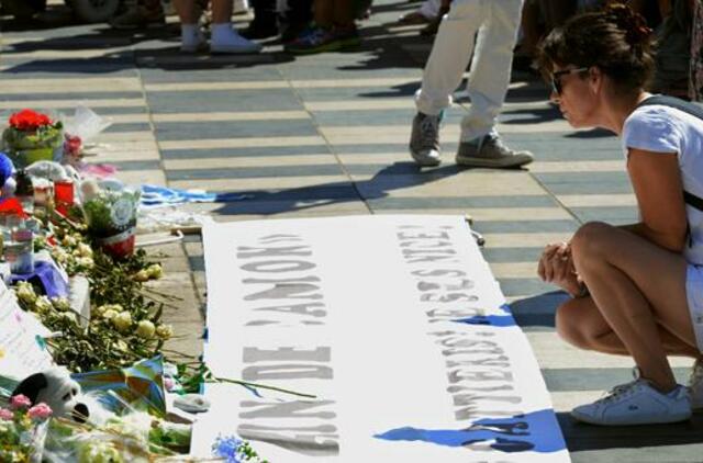 Teroristinio išpuolio Nicoje aukų skaičius išaugo iki 86 - mirė ligoninėje gydytas vyras