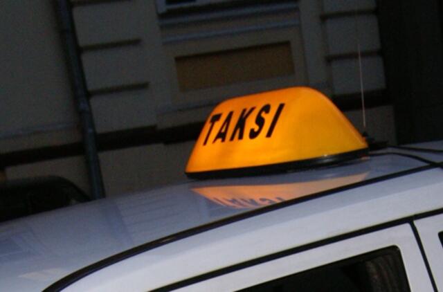 Pareigūnai nustatė alkoholio tiekėjais dirbusius taksistus