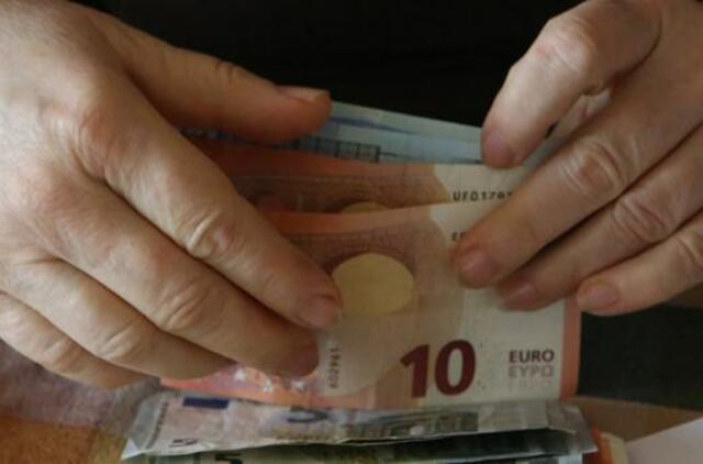 Klaipėdietė „prokurorui" iš Vilniaus atidavė 4800 eurų