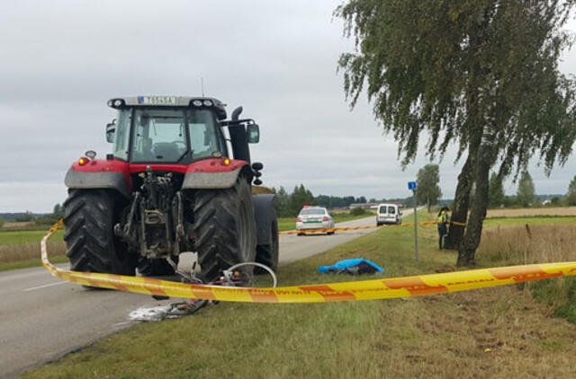 Šilutės rajone traktorius mirtinai sužalojo dviratininką