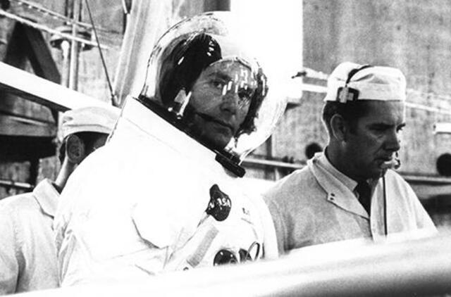 Mirė astronautas ir dailininkas Alanas Beanas