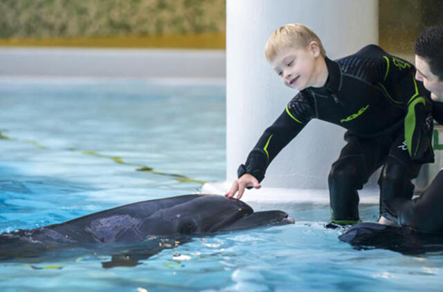 Neįgaliems vaikams dovanojo draugystę su delfinais