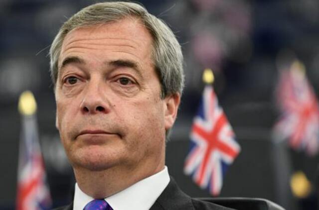 Euroskeptišką britų partiją UKIP paliko vienas jos įkūrėjų N. Farage'as