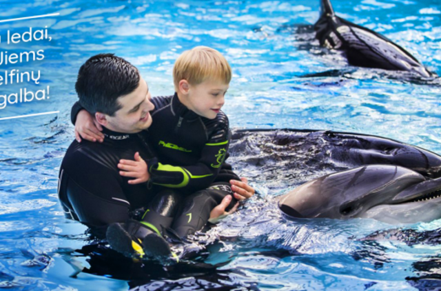 Delfinų terapija pakeitė gyvenimą: autizmo spektro sutrikimą turinti mergaitė išmoko reikšti jausmus