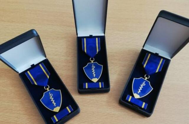 Nauji medaliai skirti pagerbti koronaviruso židiniuose dirbusiems žmonėms – A. Veryga