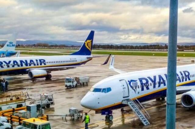 Nuo šiol „Ryanair“ keleiviai į tualetą galės eiti tik su įgulos leidimu