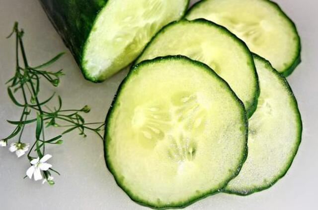 Puikiai derantys agurkas ir citrina: keli paprasti receptai
