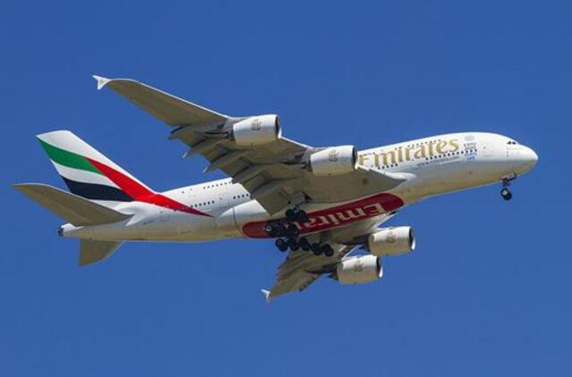 Oro linijos „Emirates“ ketina atleisti iki 9 tūkst. darbuotojų