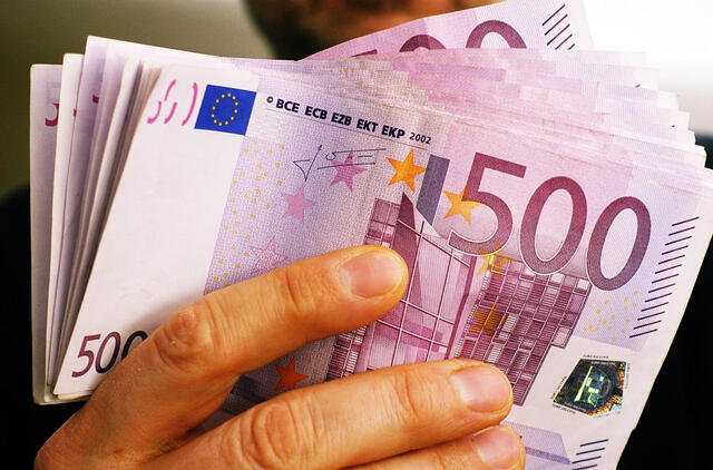 Sukčiai iš moters išviliojo 10 tūkst. eurų