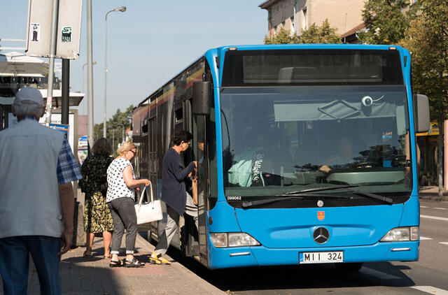 KARTU. Marius Kučinskas siūlo, kad miesto maršrutiniais autobusais naudotis galėtų ne tik pėstieji, bet ir dviratininkai. Vitos JUREVIČIENĖS nuotr.