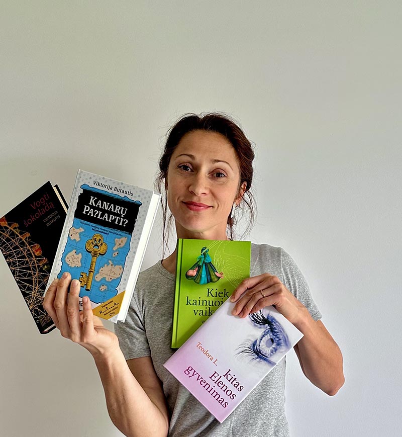 Viktorija Butautis su savo knygomis. Asmeninio albumo nuotr.