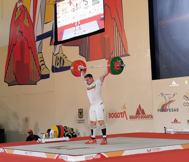 OLIMPIETIS Arnas Šidiškis Kolumbijoje dalyvavo svorio iki 109 kg varžybose. Jis rovimo veiksmu iškėlė 155 kg, stūmimo veiksmu - 180 kg ir, dvikovėje surinkęs 335 kg, iškovojo 15 vietą.