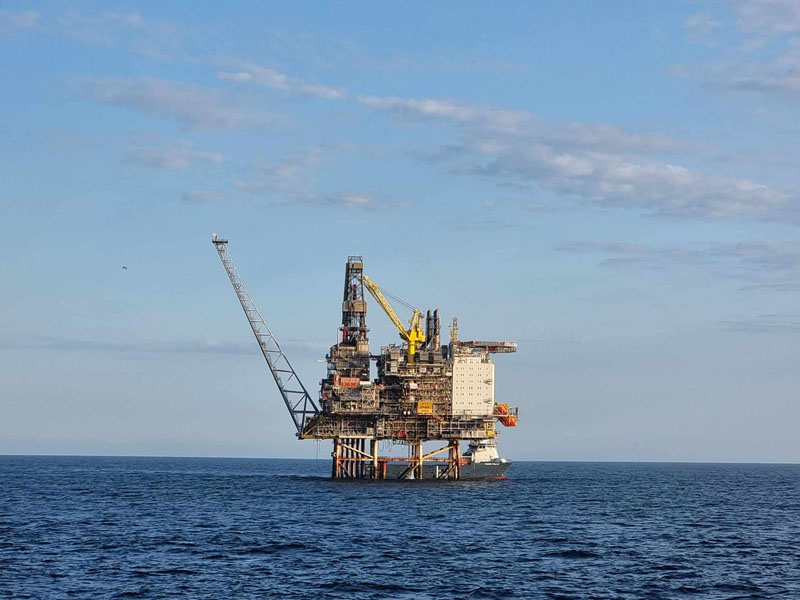 PLATFORMA. Vadinamoji naftos platforma jūroje. 