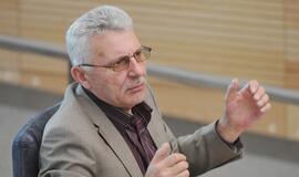 Išvada: etikos sargų vadovas Algimantas Salamakinas nusižengė Seimo statutui