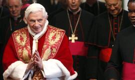 Popiežius įspėja dėl šeimos politikos, kuri kelia grėsmę "žmonijos ateičiai"
