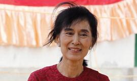 Audronius Ažubalis asmeniškai pasveikino Aung San Su Či