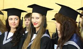 Jūreivystės mokyklos absolventams įteikti diplomai