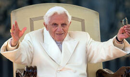 Vatikano atstovai kalba apie blogėjančią popiežiaus emerito sveikatą