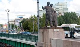 Seimo narys: sovietiniai ideologiniai simboliai turi būti nuimti nuo Žaliojo tilto