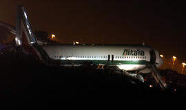 Dėl važiuoklės problemų Romoje avariniu būdu leidosi "Alitalia" bendrovės lėktuvas