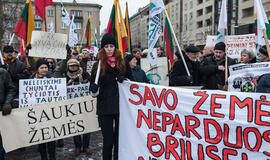 Prie Seimo - protestas prieš žemės pardavimą užsieniečiams