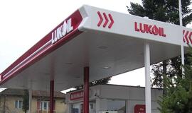Dauguma institucijų degalus perka iš Prezidentės kritikuojamos "Lukoil"