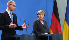 Angela Merkel paragino Ukrainos konflikto puses laikytis paliaubų