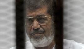 Nuverstas Egipto prezidentas Mohamedas Mursis į kalėjimą sės 20 metų