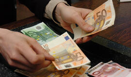 45 proc. gyventojų būtų sunku apmokėti netikėtas iki 300 eurų siekiančias išlaidas