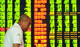 Nerimas dėl Kinijos ekonomikos smukdo šalies akcijas
