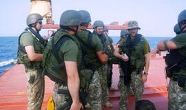 Lietuvos kariai prie Somalio krantų saugo JT humanitarinės pagalbos laivą