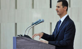 Bašaras al Asadas "nelegaliais" vadina britų oro antskrydžius Sirijoje