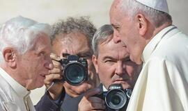 Treji metai su dviem popiežiais