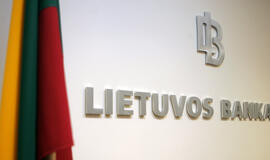 SEB ir Swedbank sumokėjo Lietuvos banko už per didelius mokėjimo įkainius skirtas baudas, DNB bankas įspėtas