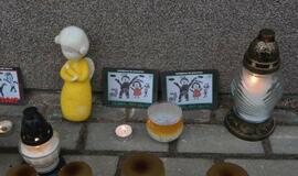 Už žuvusius vaikus uždegtos gedulo žvakutės