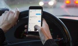Vairuodami tikrinate telefonu socialinius tinklus ir rašote žinutes? Policija jums turi žinių