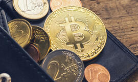 Bitkoinas pinga, augant susirūpinimui dėl kriptovaliutų reguliavimo idėjos