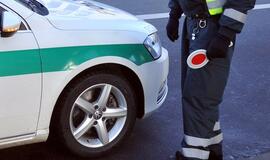 Baltarusijos ambasados darbuotojo vairuojamas automobilis kliudė kieme stovinčią mašiną