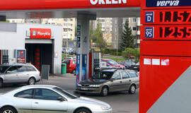 Vairuotojams: laukiama staigaus degalų kainų šuolio