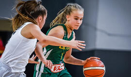 13-metė J. V. Jocytė - jau moterų krepšinio rinktinės narė