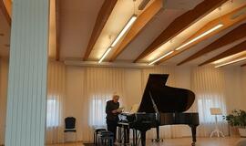 ,,Pianistų rengimo tarptautiniams konkursams papildomas aspektas: atviros meistriškumo paskaitos ir pamokos“